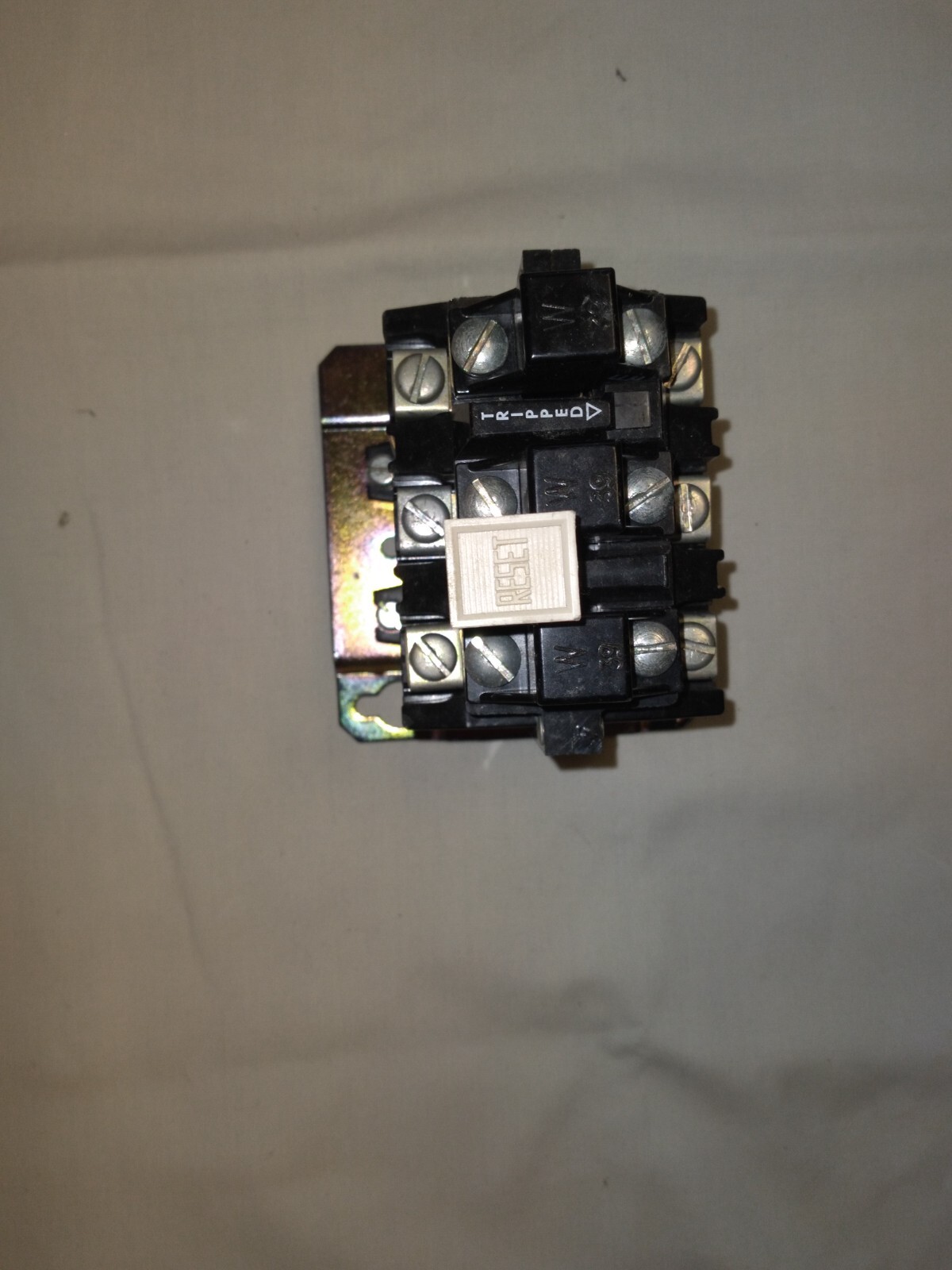 ALLEN BRADLEY 592-B0V16 B NEMA A600 VOLTS AC 120-600 W39