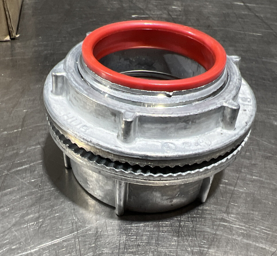 (1) Eaton Crouse-Hinds Myers Hub Insulated Threaded Connection ST-5 Zinc 1-1/2″