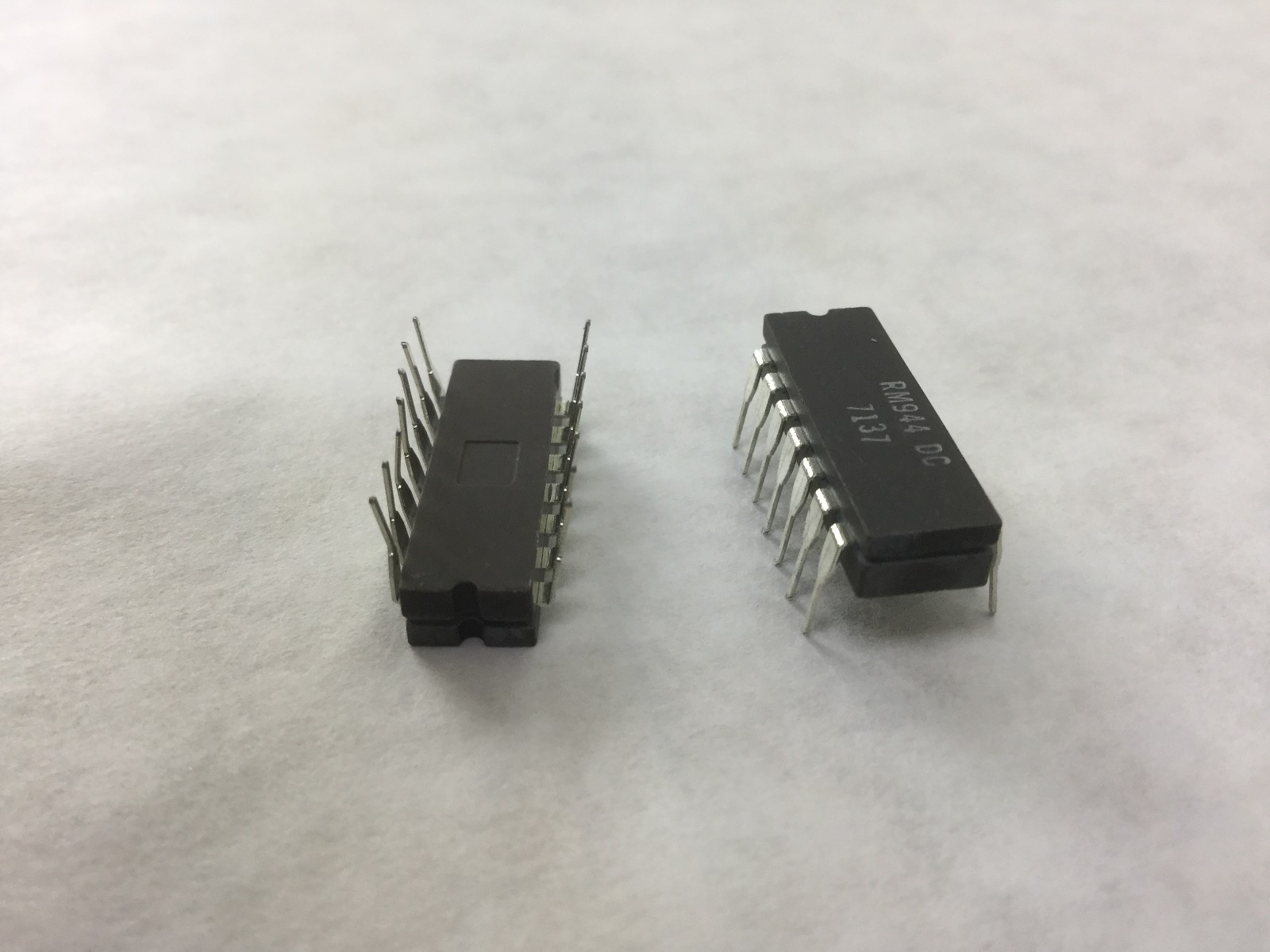 RM944 DC Integrated Circuit 14 Pin Lot of 15