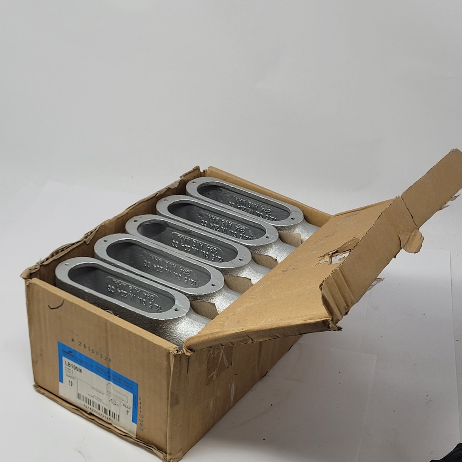 Lot of 10 – Crouse Hinds LB100-M Conduit Body 1LB Form 35 – NEW