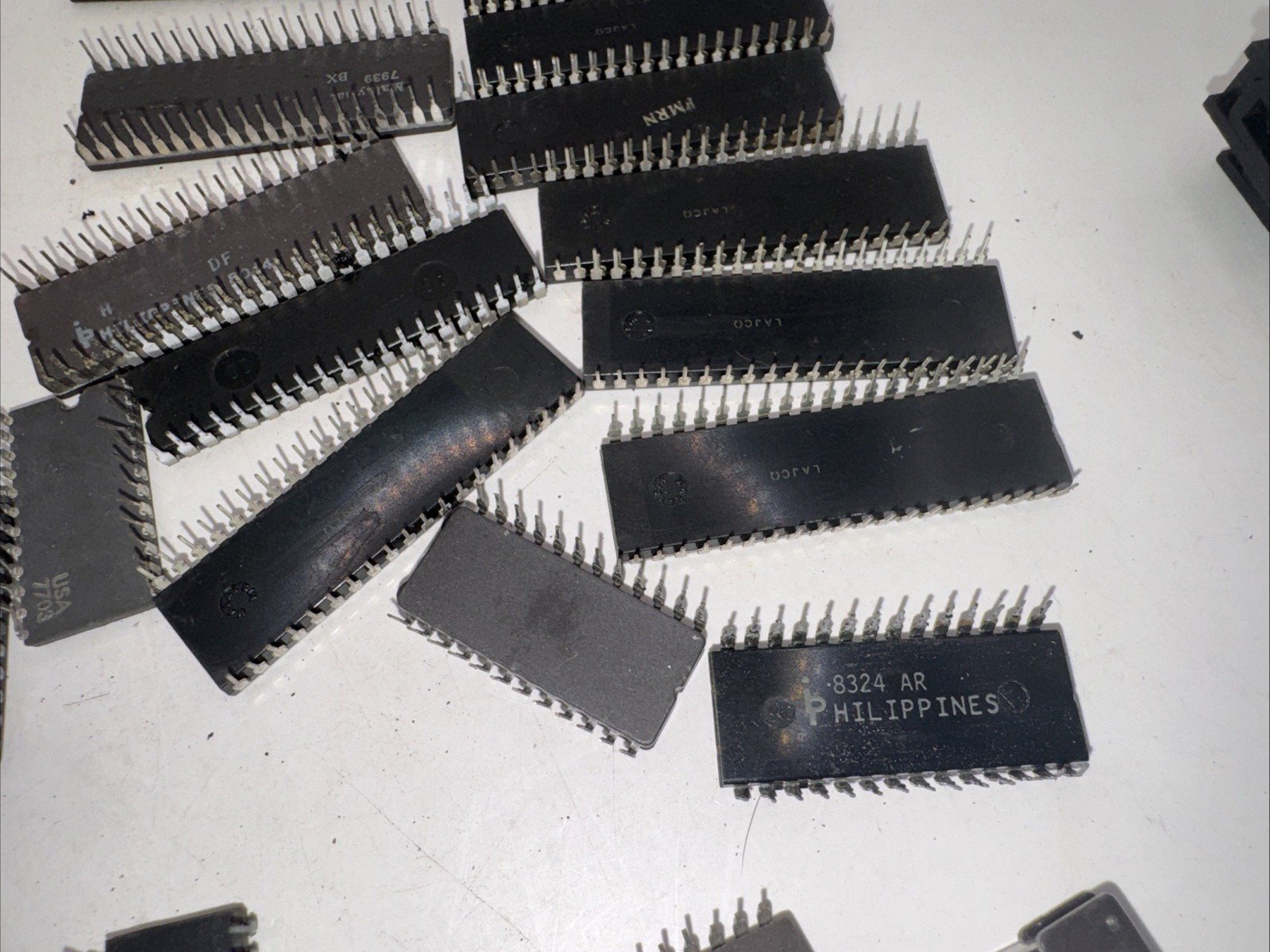 LOT of 25 EPROM IC MEMORY CHIPS – VARIOUS NAME BRANDS
