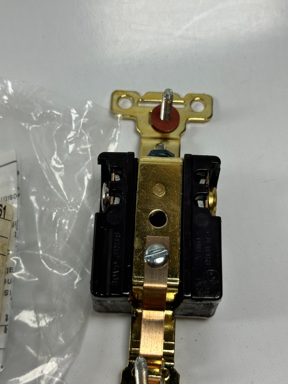 Bryant Hubbell 5361 Single Receptacle Brown 2P 3W Grounding 20A 125V – NEW