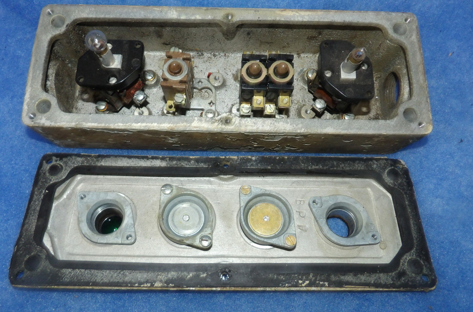 General Electric CR2940-FC204A-600 Push Button Control Station + 1 Year Warrnaty