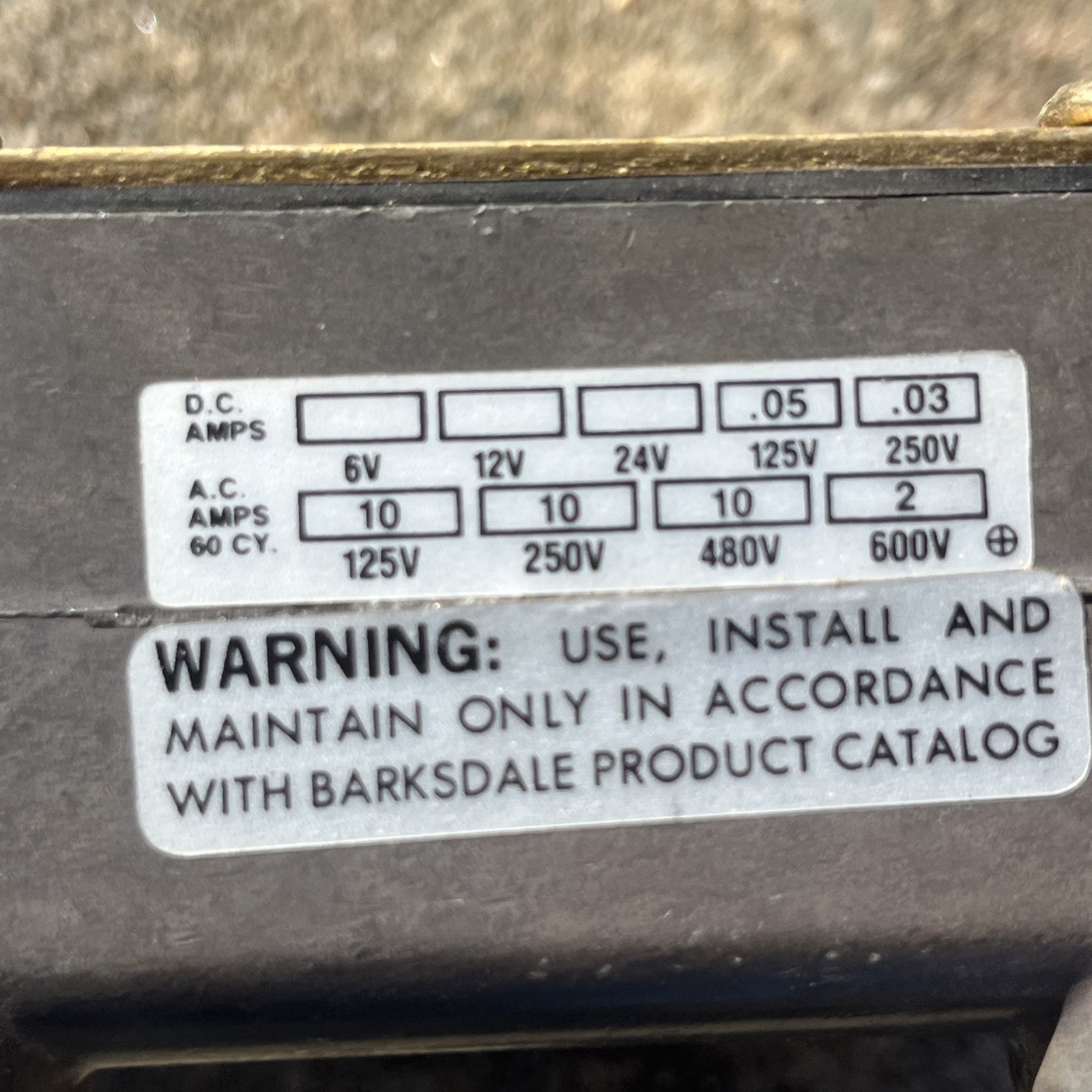Barksdale 9048-4 pressure Actuated switch 200-3000 Psi NOS