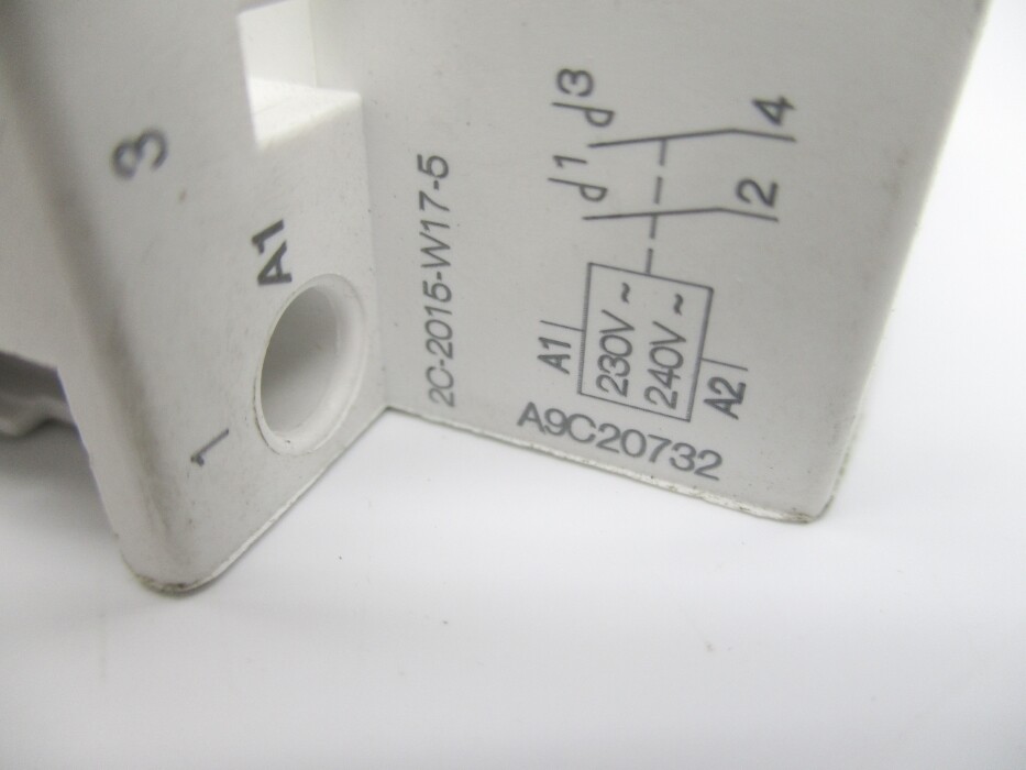 SCHNEIDER ELECTRIC A9C20732 230/240V UNMP