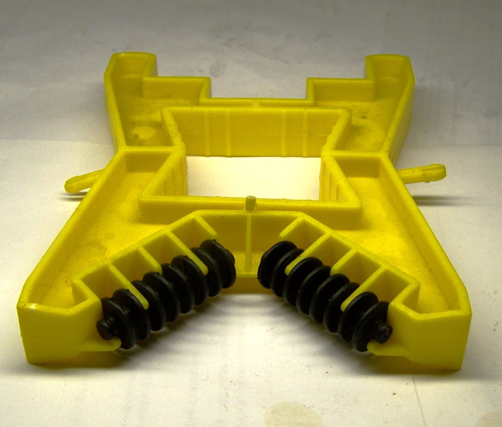 ROLLER GUIDE BRACE BRACKET YELLOW PLASTIC 6-1/2″ H 4-13/16 W 3/4″ T 1-5/8″WROL