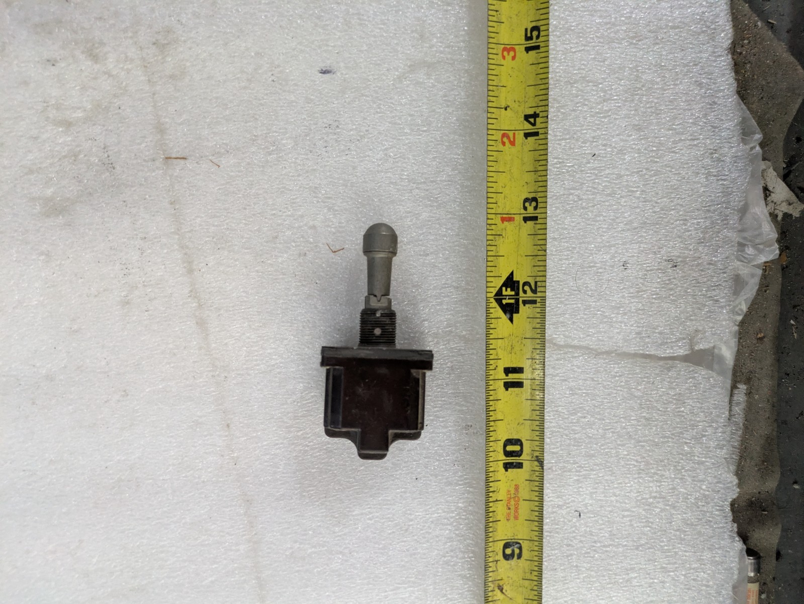 Honeywell 8504K18 MS24659-31E Toggle Switch DPDT ON-OFF-ON Mil Spec 2TL1-5E