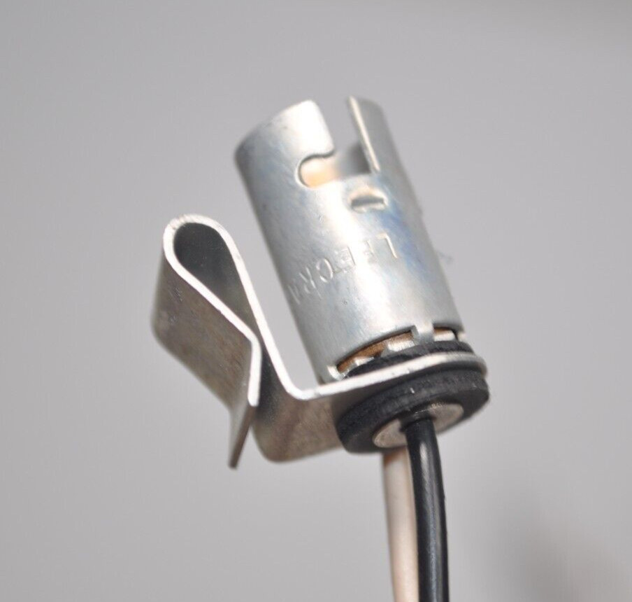 Lot of 5 NOS LEECRAFT 75W 125V Wired Mini Candelabra Bayonet Lamp Holder w/ Clip