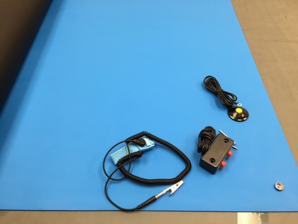 2 LAYER RUBBER ANTI-STATIC ESD HI-TEMP MAT kit -W/Dual Bench-20″X24″ -BLUE