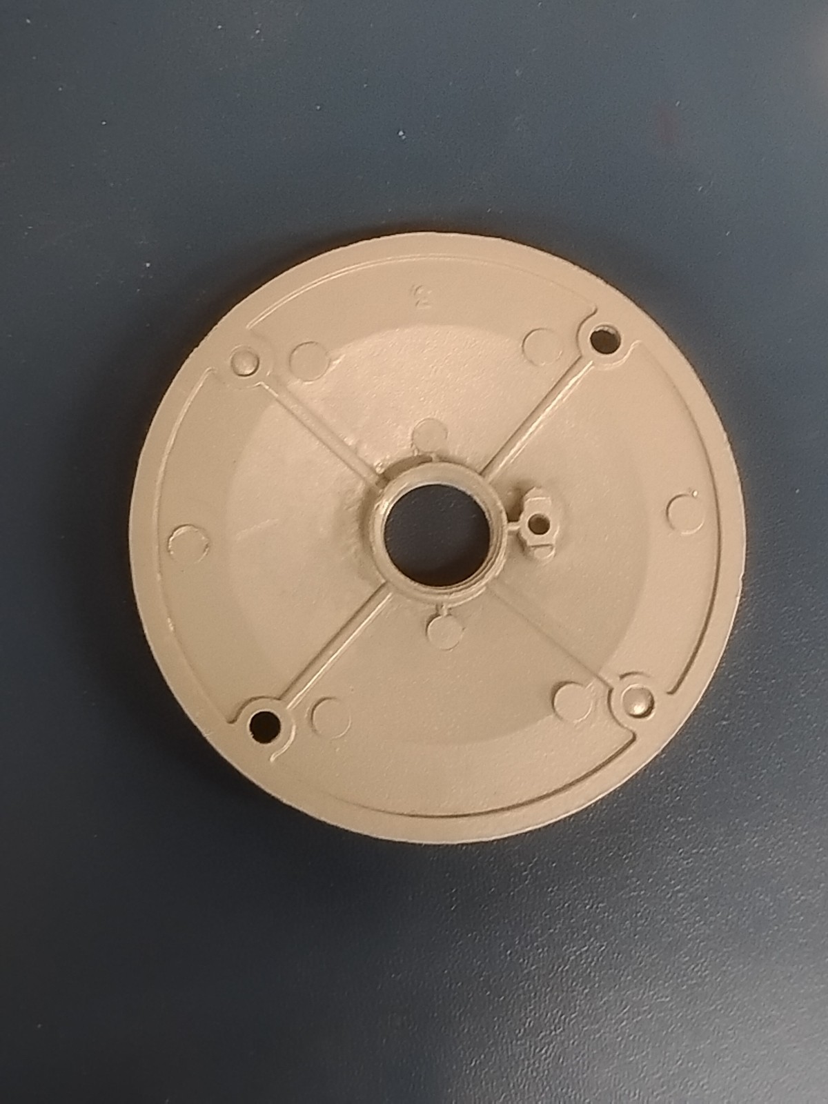(10) Red Dot Round Aluminum Lampholder Cover 4-1/8″ Diameter, 1/2″ Single Hole