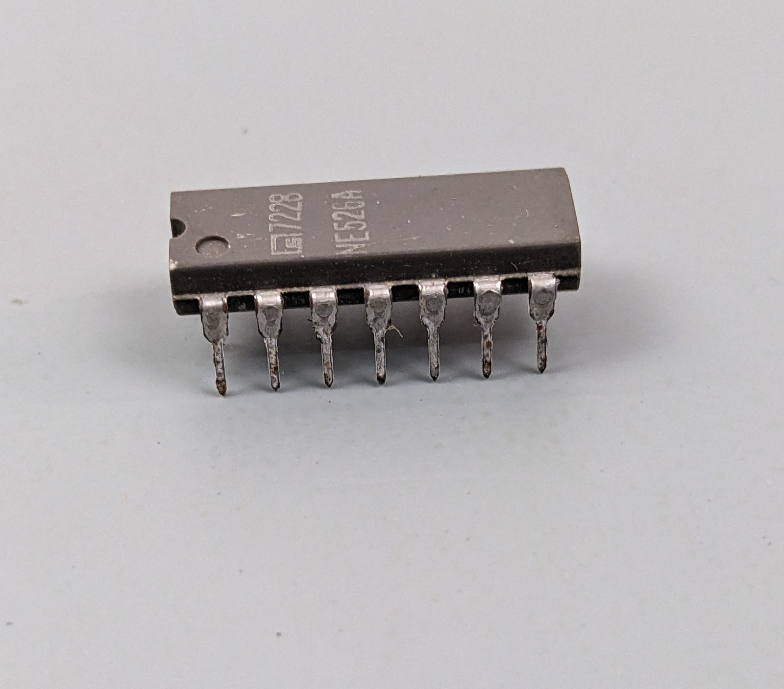 Signetics NE526A Analog Voltage Comparator IC