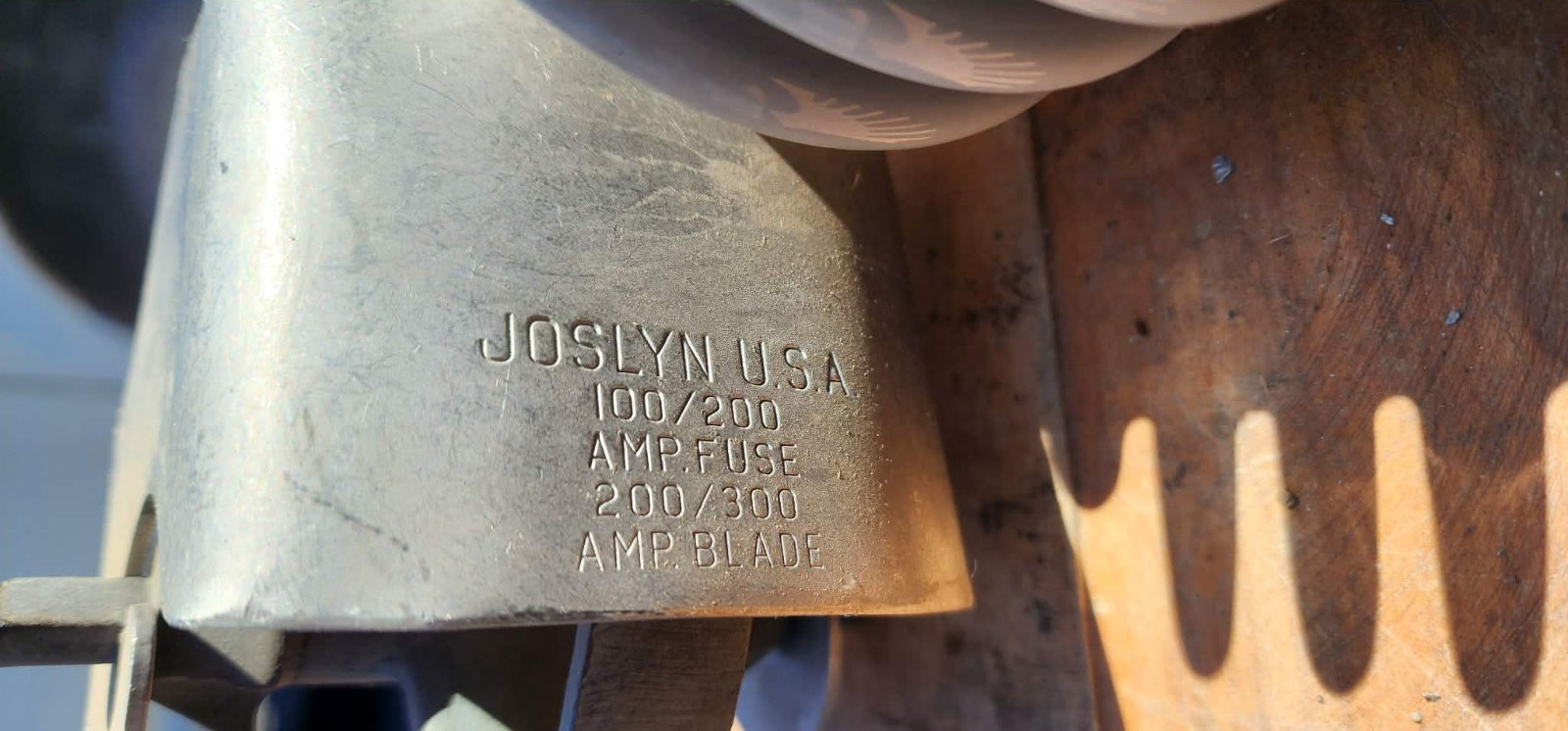 Joslyn 100/200A Polymer Deadend Strain Insulator Assembly w/ Clamp N.O.S.