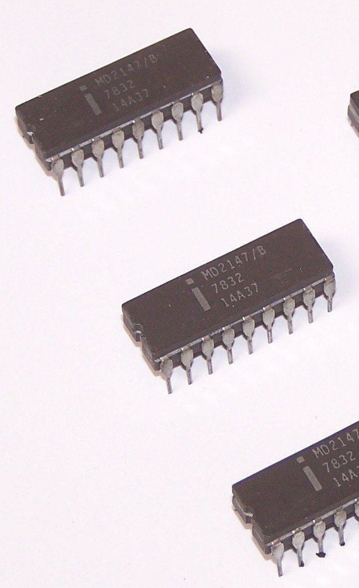 3- Vintage Intel MD2147/B 7832 14A37 Malaysia 2147 4096 SRAM RAM Cer 18 Pin DIPs