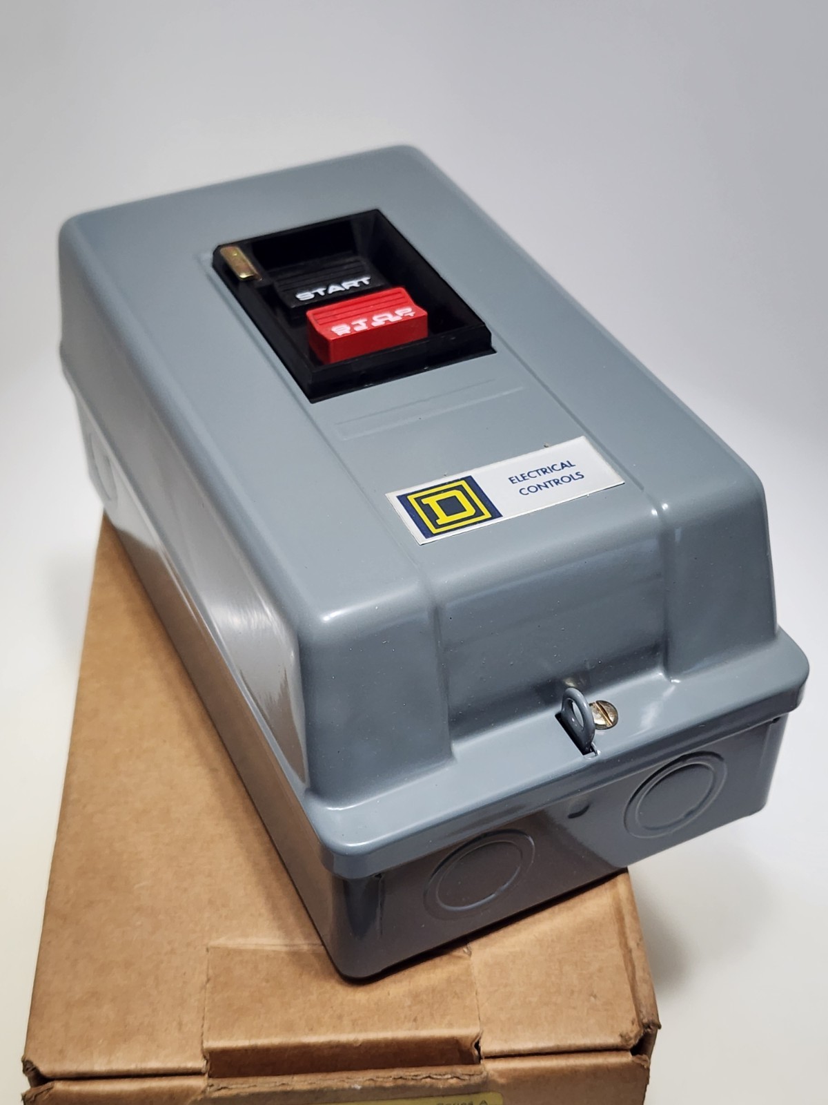 Square D 2510MCG3 Manual Starter, 3 Pole, 10Hp At 380/575Vac, 3 Phase