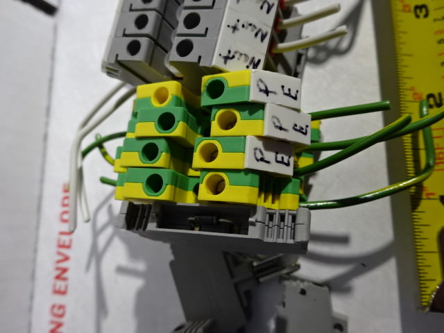 LOT PHOENIX CONTACT TERMINALS TYP D-UK 4/10 CONTROL SYSTEMS AS PICTURED &96-33
