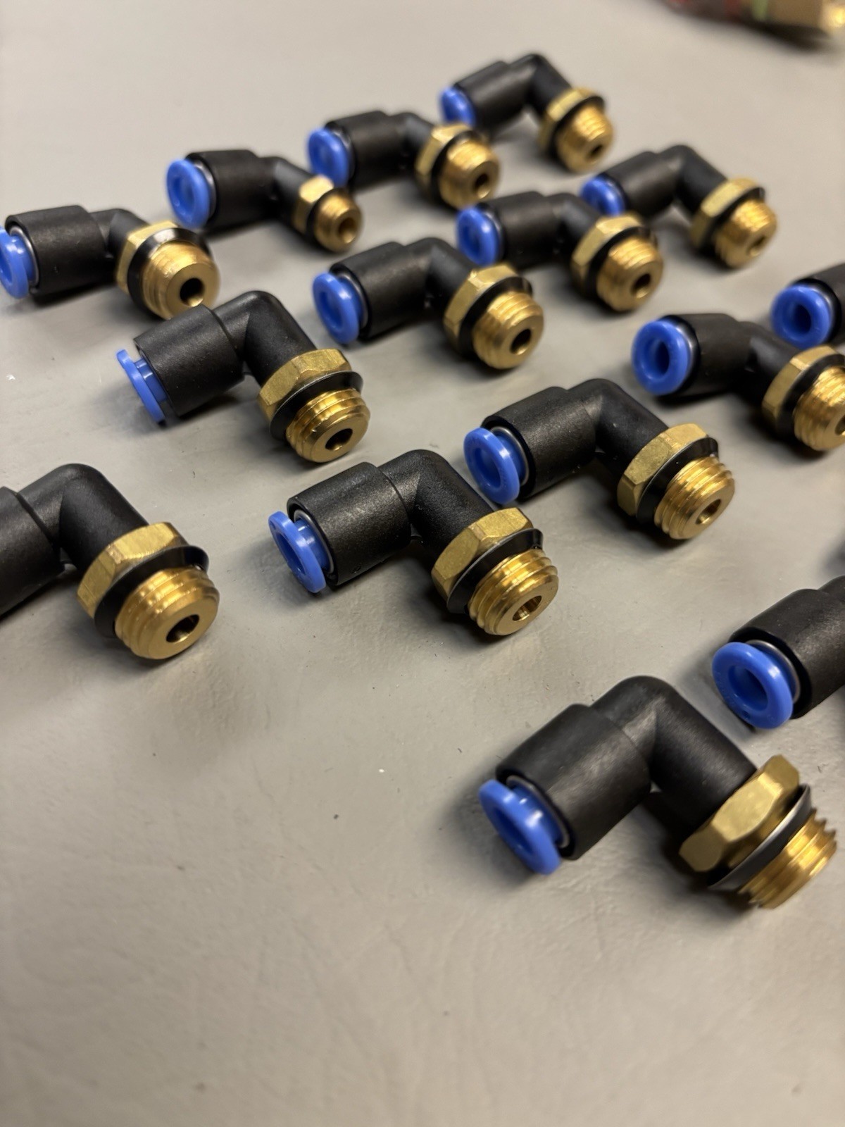 LOT OF 17 SMC KQL06-U02 ELBOW FITTINGS 6MM