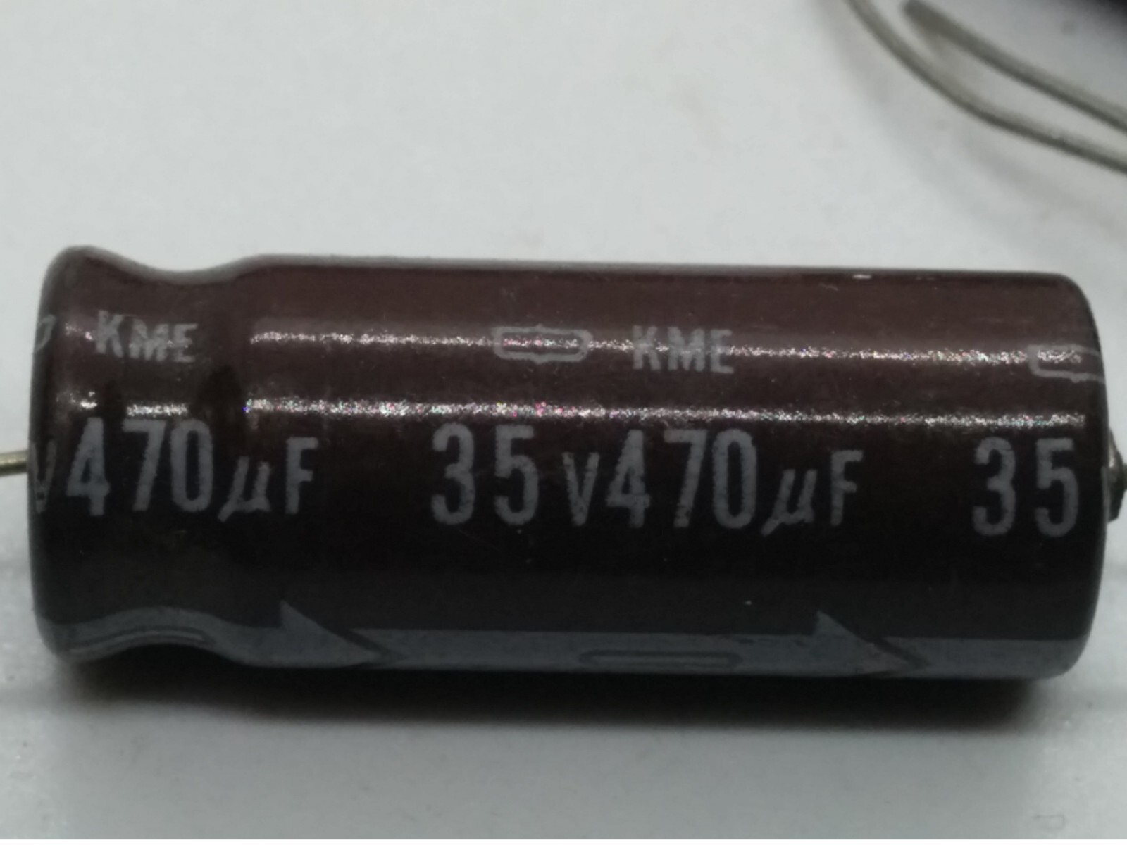 KME 35v 470uF CAPACITORS, (M)105°C, (LOT OF 24) NNB