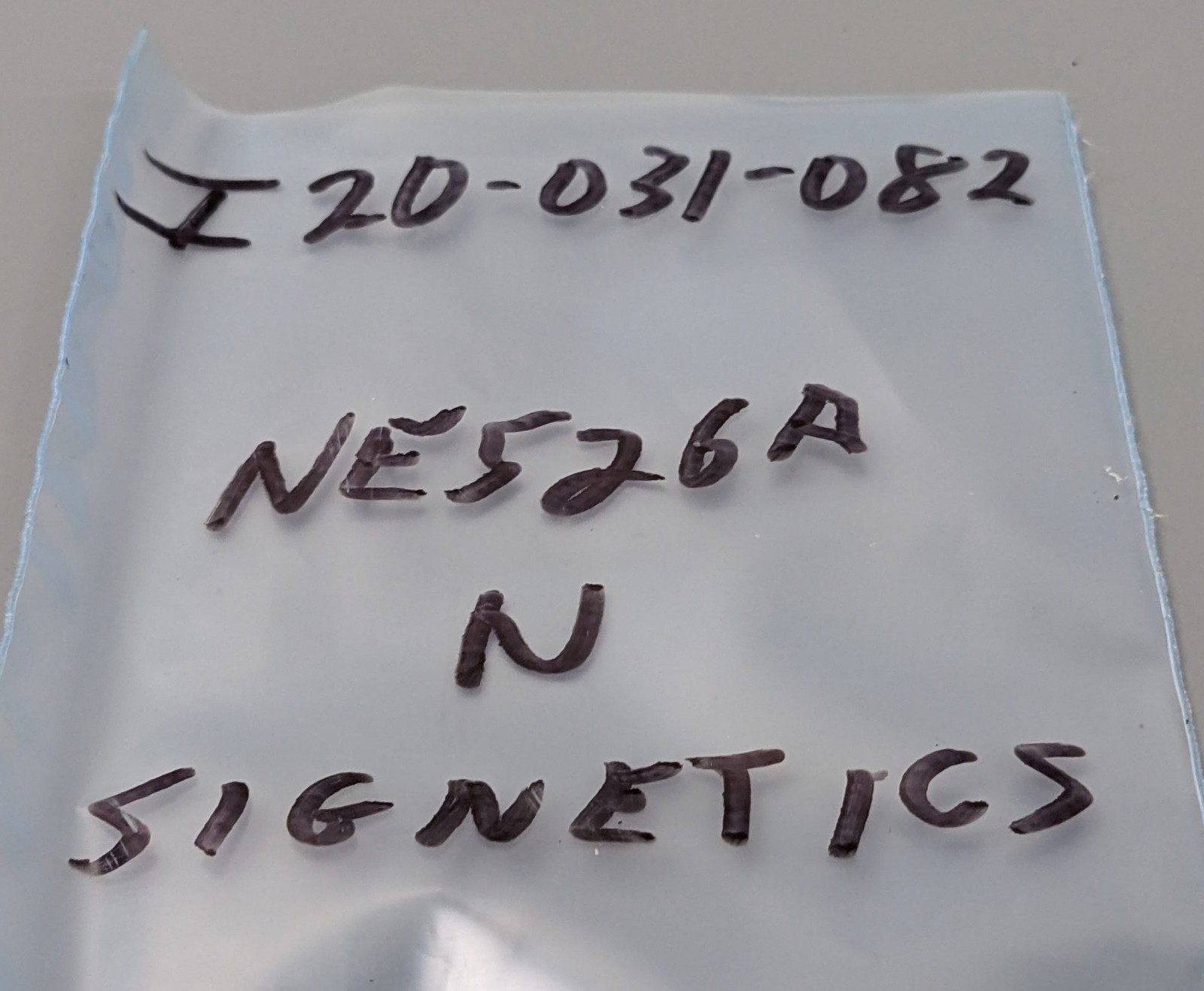 Signetics NE526A Analog Voltage Comparator IC