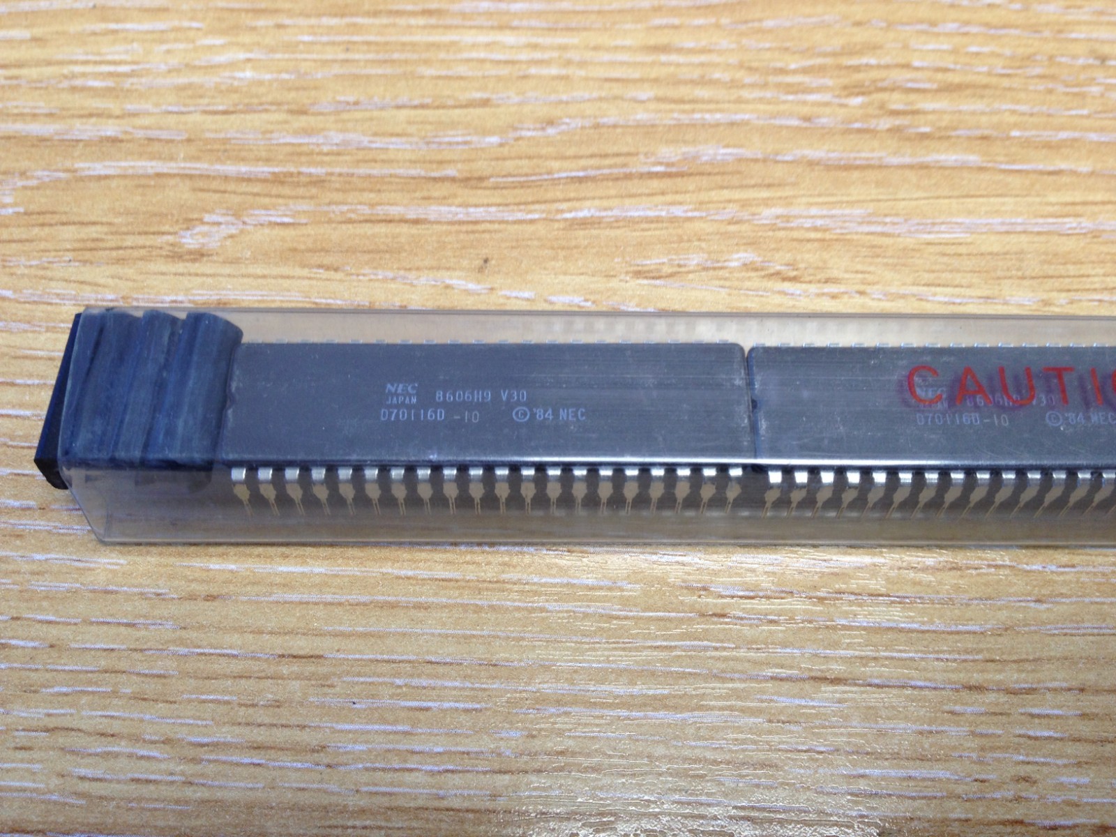 LOT OF 2pcs D70116D-10 INTEGRATED CIRCUIT – CASE: 40 CER DIL – MAKE: NEC