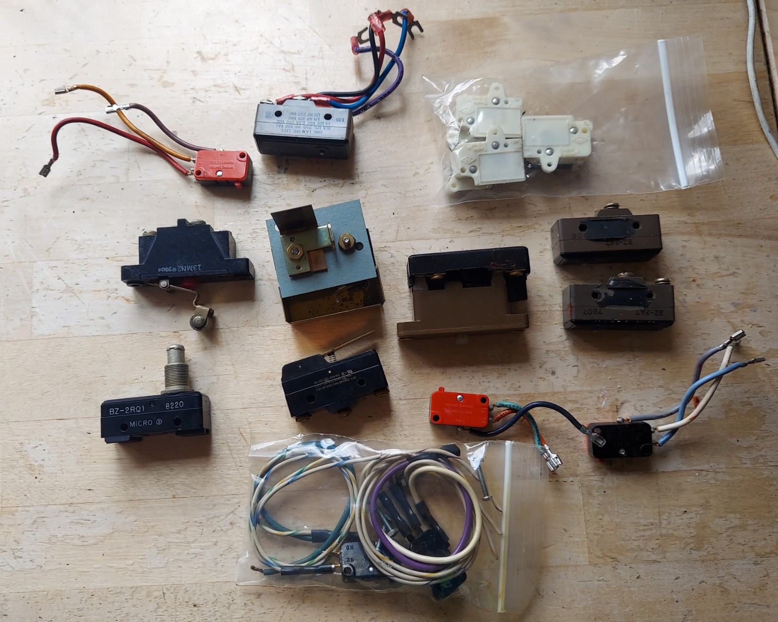 Micro Switch Lot. Electrical Swirch Lot Various Manufacturers. Lot See Photos