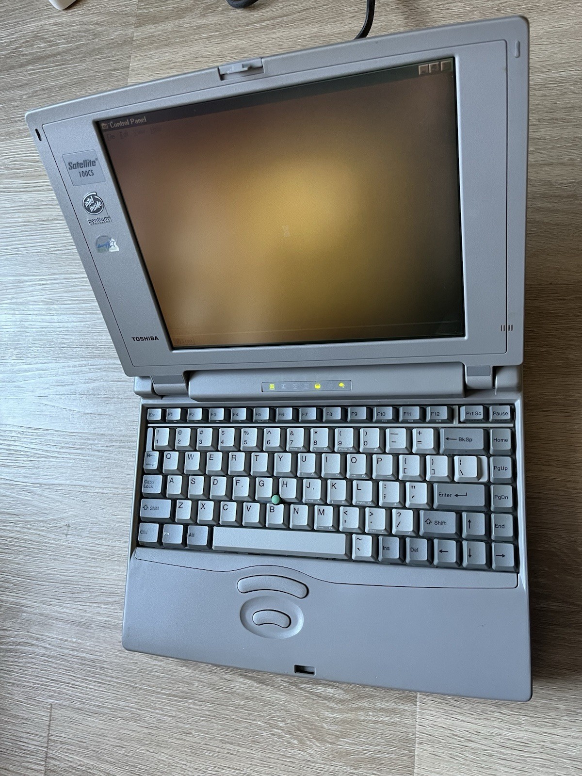 Retro Toshiba Satellite 100cs / 528 Vintage Laptop