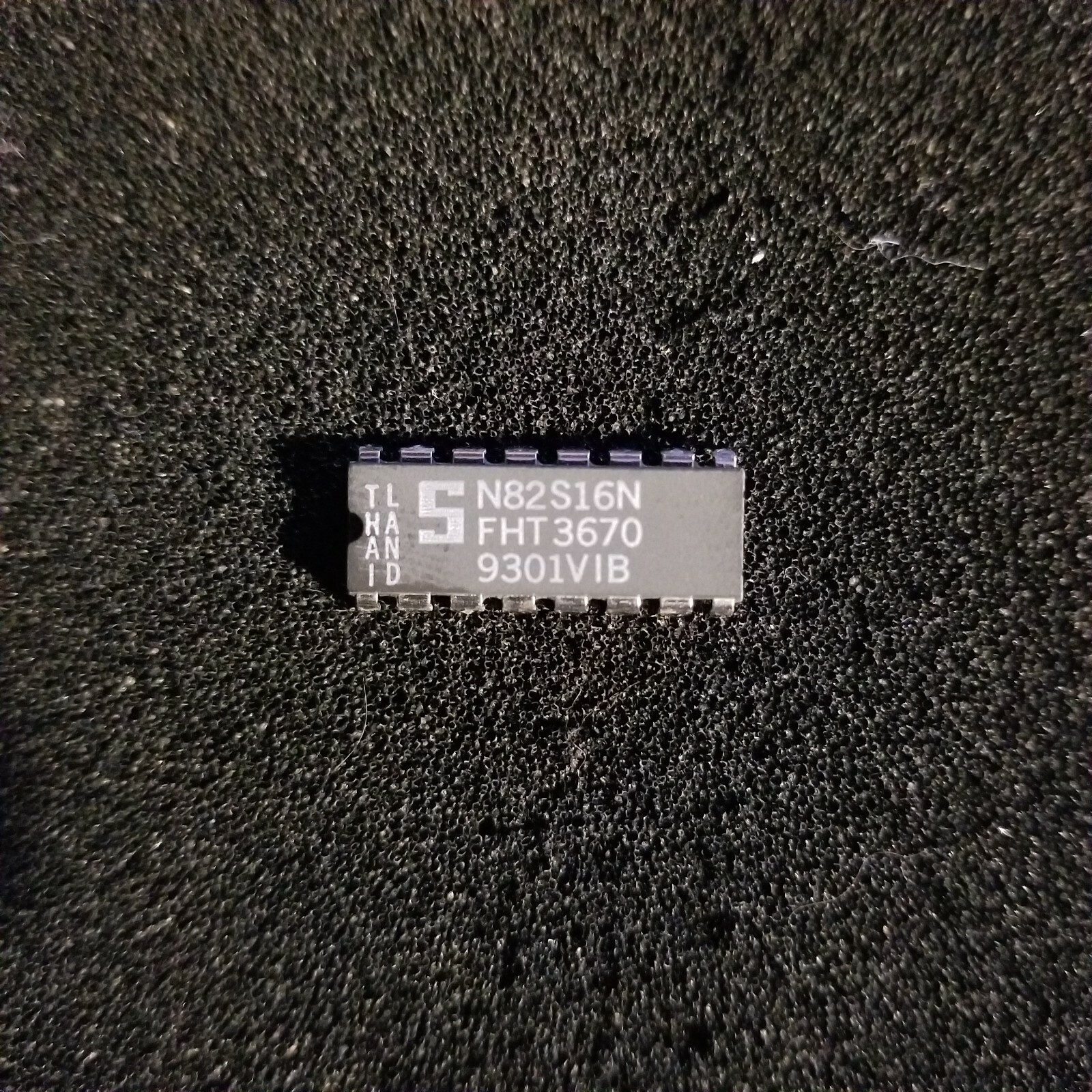 Signetics (2 pcs) N82S16N 256 X 1 ram, unused USA stock = 74s200, 27ls00, 74s201
