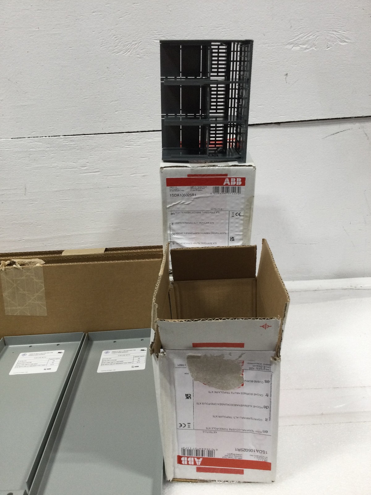 ABB SRFB3XT5MFPX Bolt on Main Strap Kit XT5 w/Filler Plates