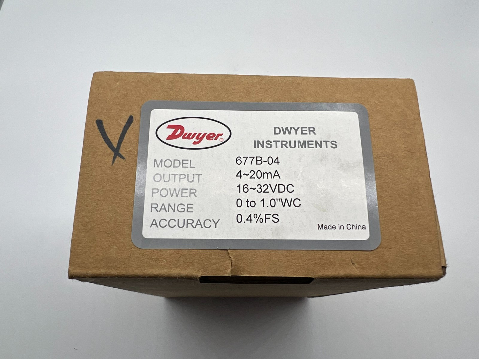Dwyer 677B-04, Differential pressure transmitter, range 0-1″ w.c.,New in box