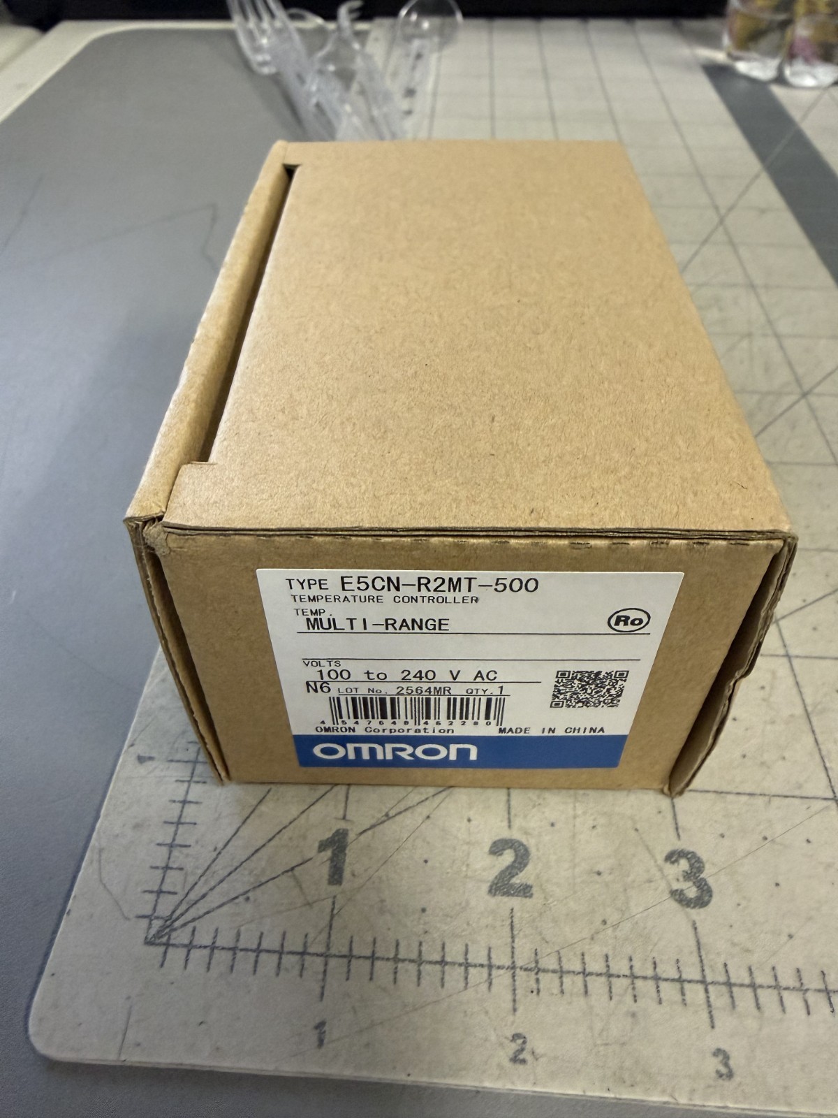 NEW OMRON Temperature Controller E5CN-R2MT-500 100-240V US