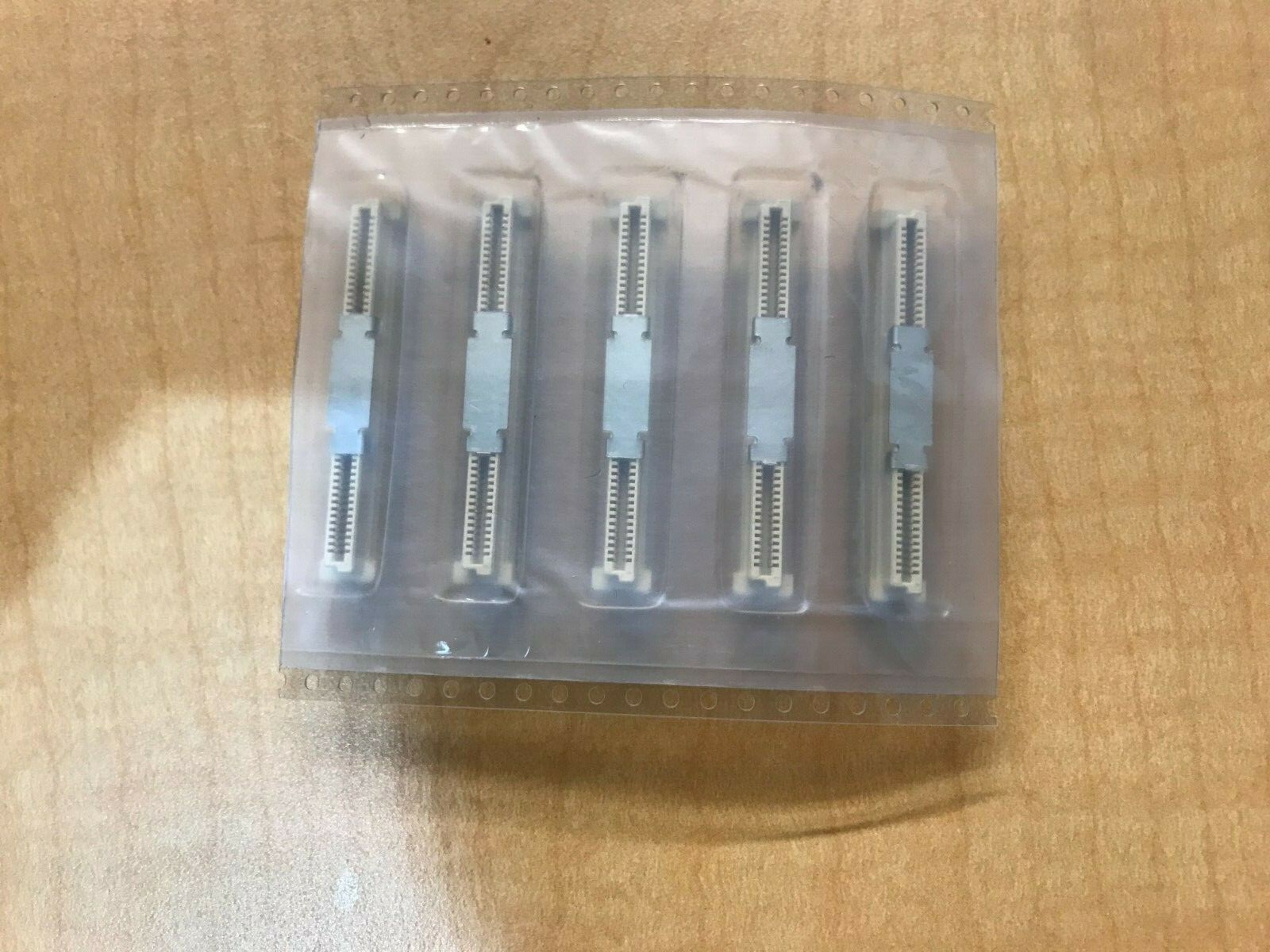 Lot of 5 Amphenol 61082-102602LF 0.8mm B to B REC ASSY, New