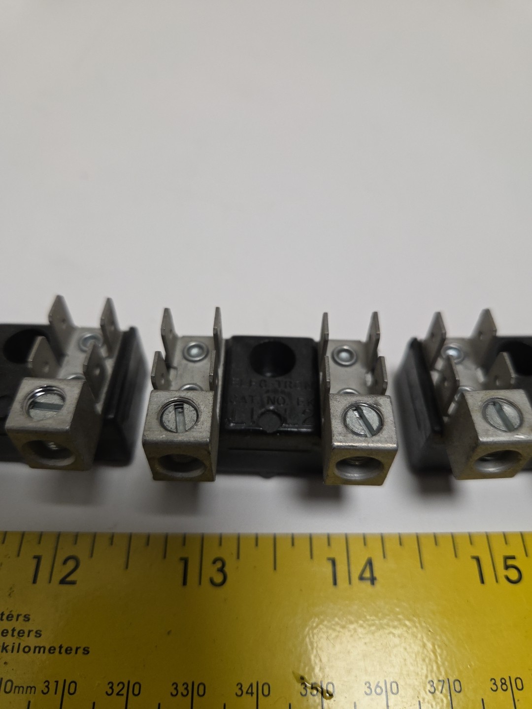 ElecTron EK 2 Pole Terminal Block W/ Spade Terminals Lot Of 4 NOS