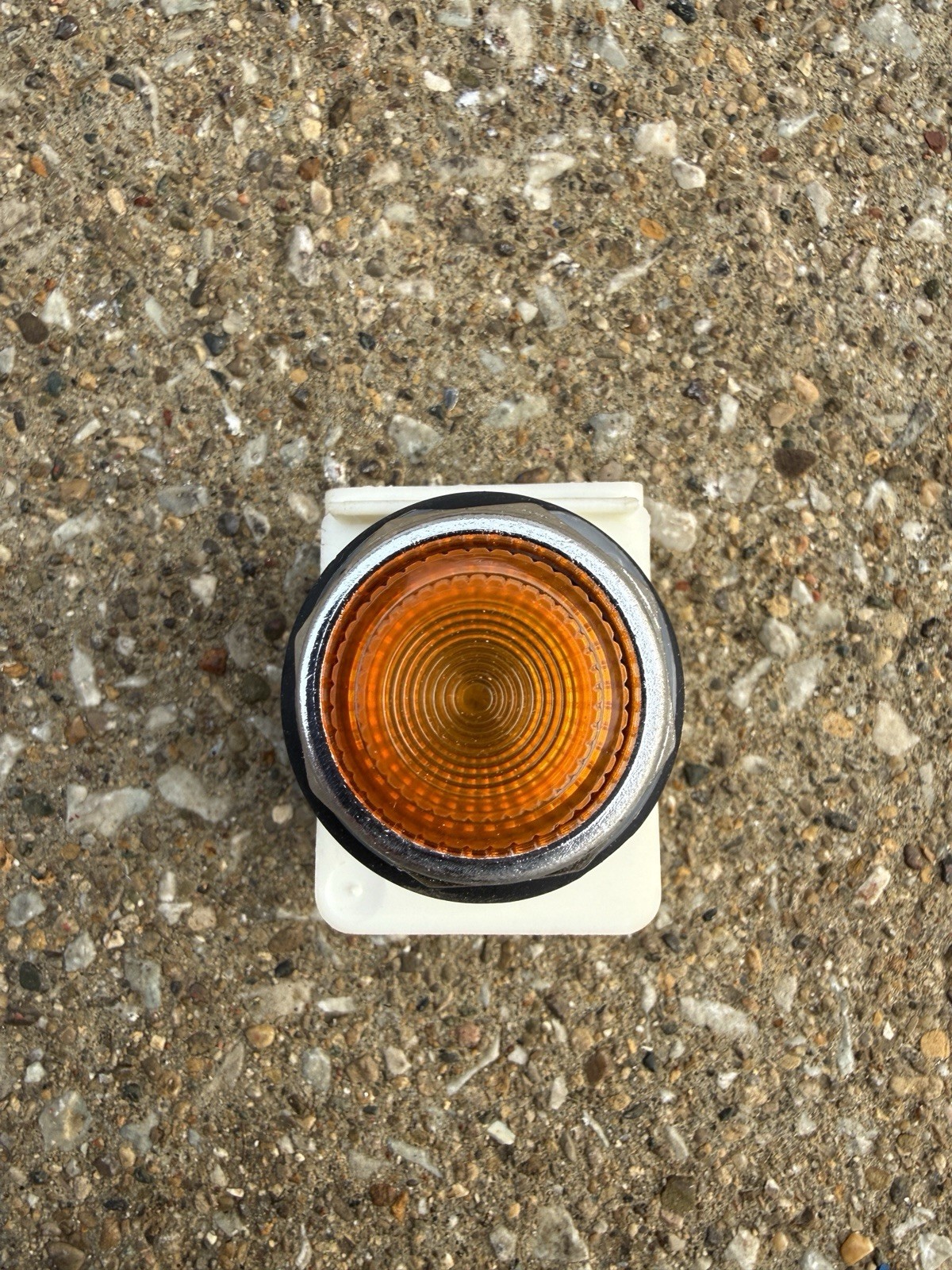 Schneider Electric 9001KM35 30mm 24-28V~ Standard Amber Pilot Light