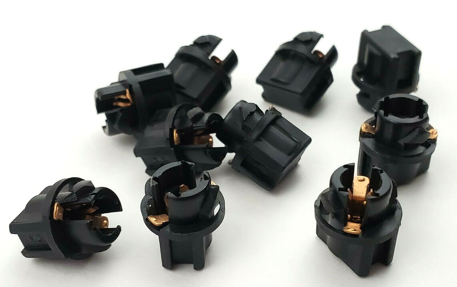 Lot of 30 CEC Replacement Sockets For T1-1/2 Twist Lock Wedge Base Lamp Sockets