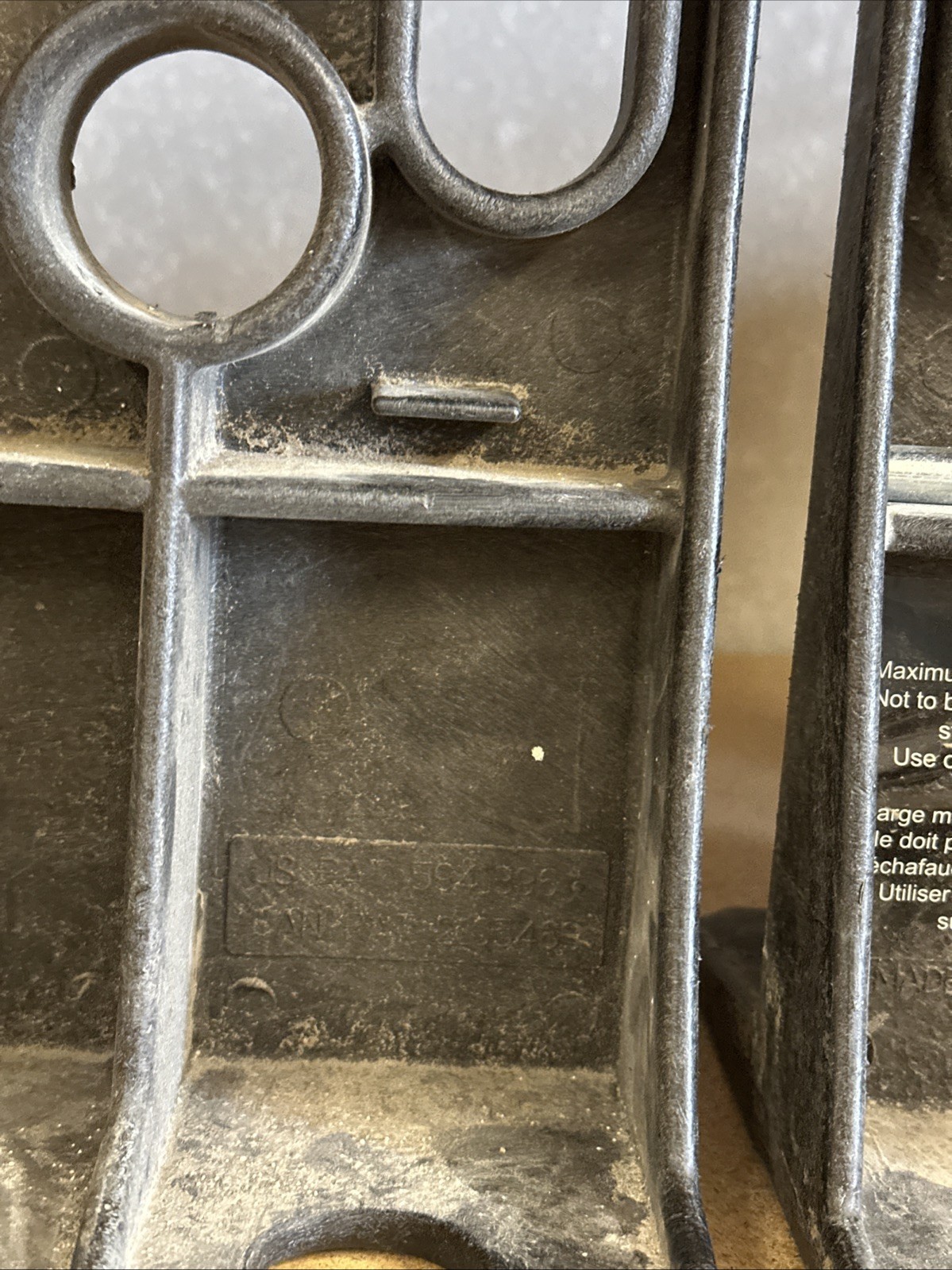 Black Wire Dispenser Rack a Tiers