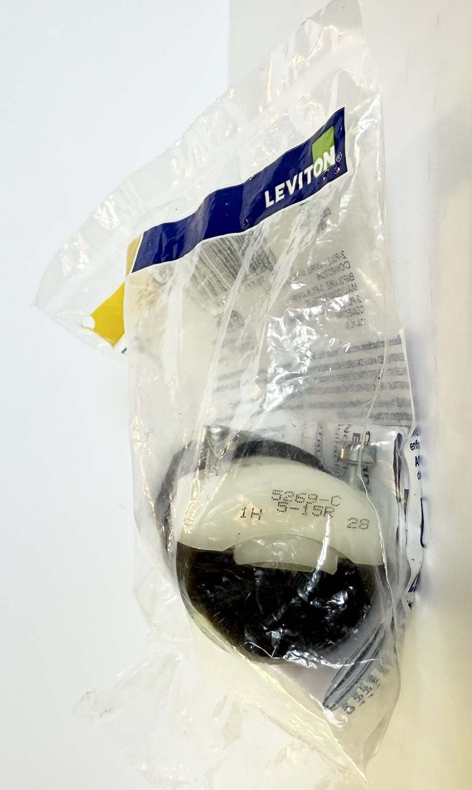 Leviton 171-5269-C Grounding Connector 2 Pole 3 Wire