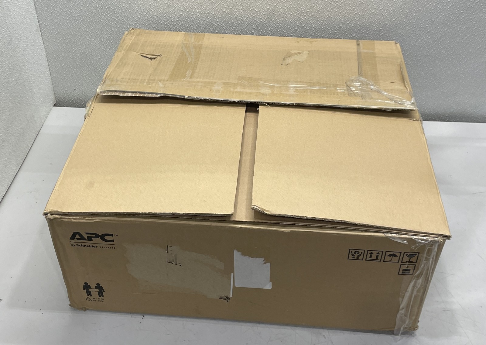 APC Smart-UPS SMC1500-2UC 2U Rack Back-UPS 1440 VA 6 x NEMA 5-15R