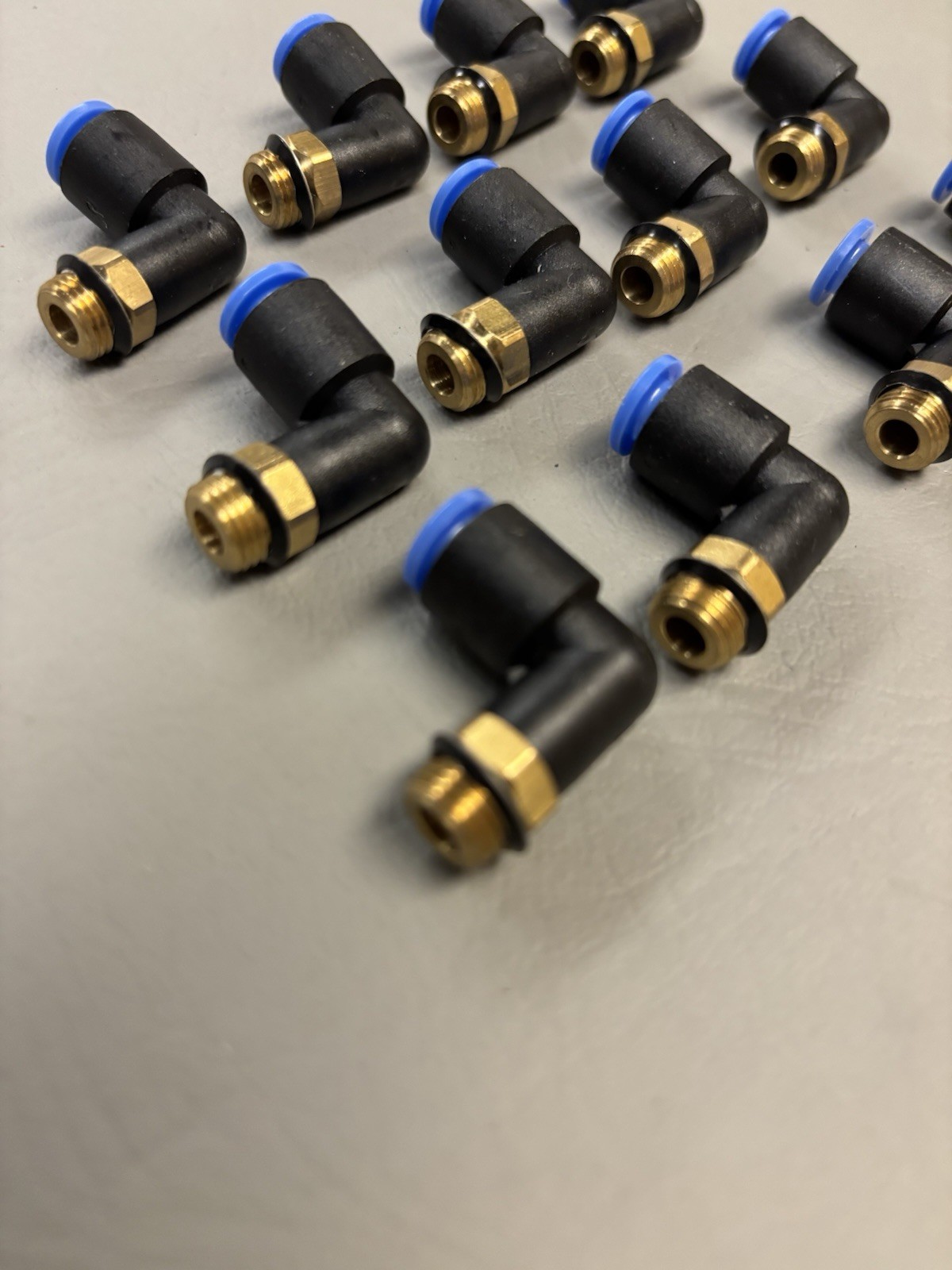 LOT OF 12 SMC KQL06-U01 ELBOW FITTINGS 6MM