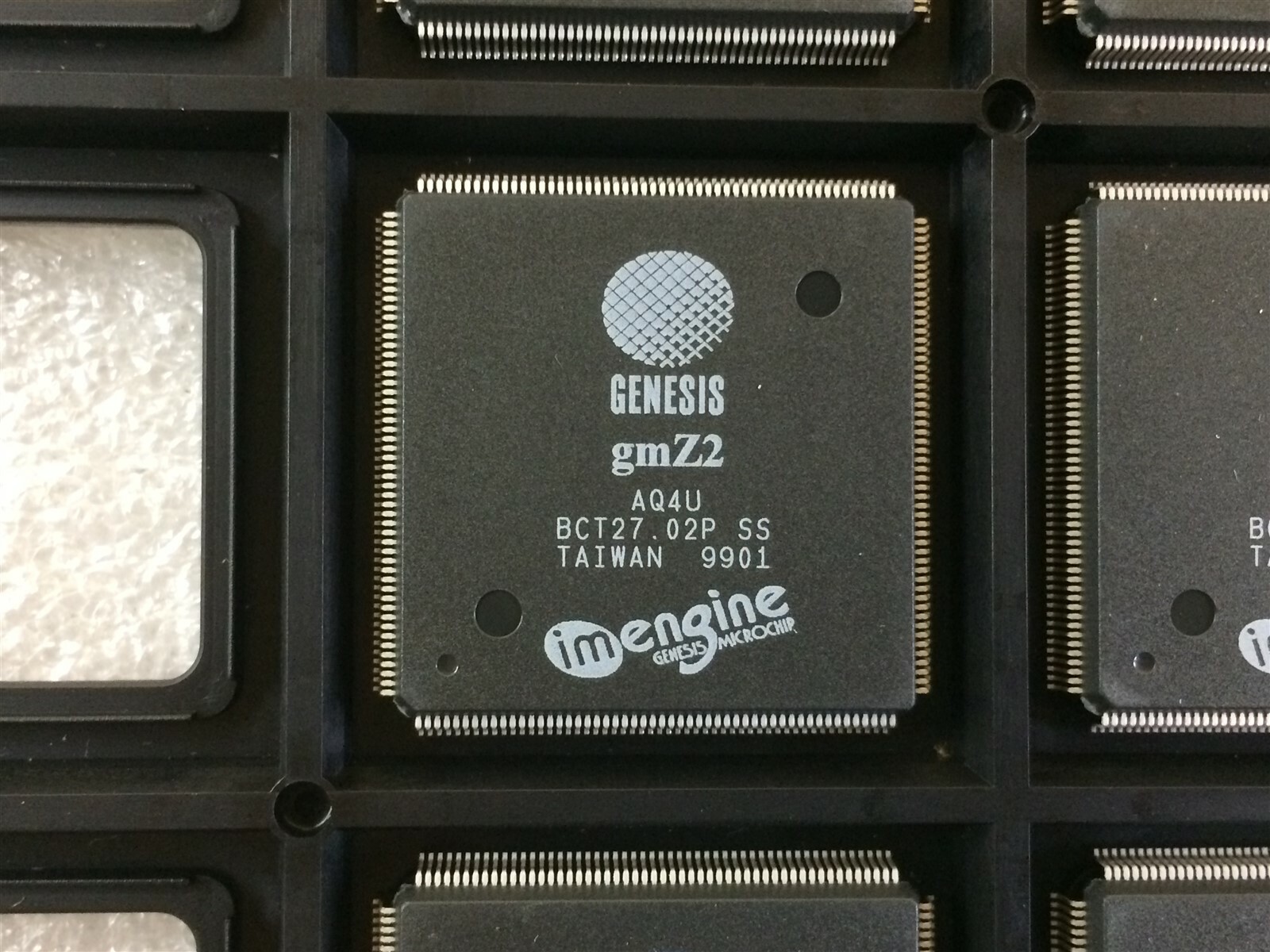 GMZ2 GENESIS GMZ2-AQ4U IC Low Cost Zoom Engine 208-Pin PQFP 1 UNIT