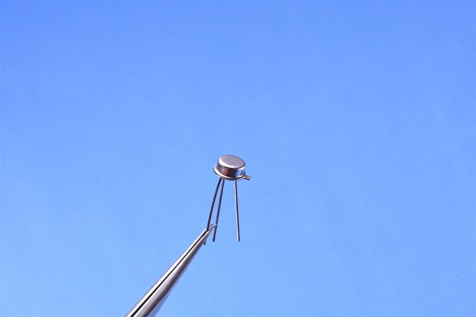 Texas Instruments Temperature Sensor -40°C ~ 125°C 10mV/°C TO-46-3 LM235 235H