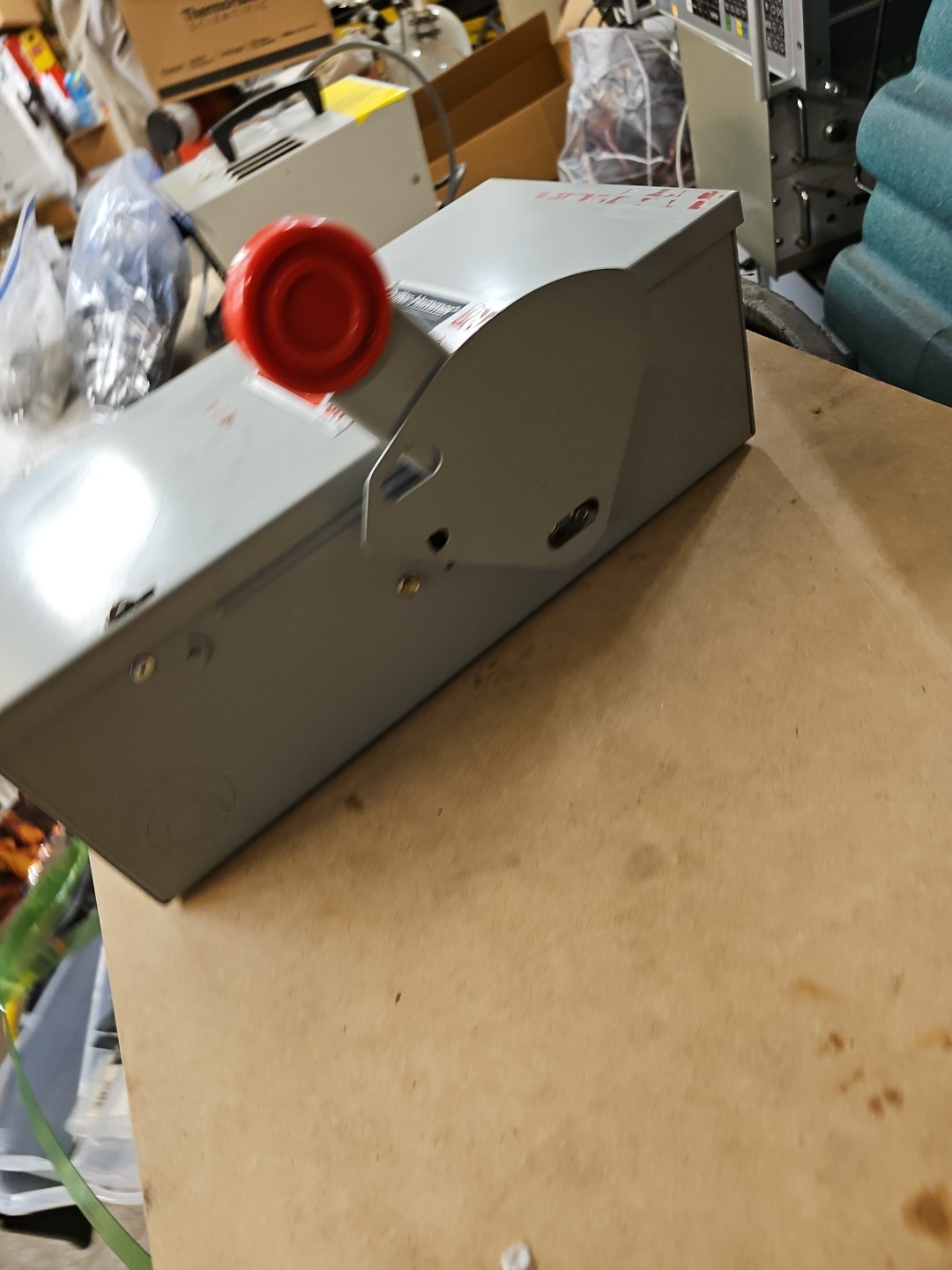 EATON Safety Switch:Non-Fusible 30 A Three Phase 600V AC Galvanized Steel no bo