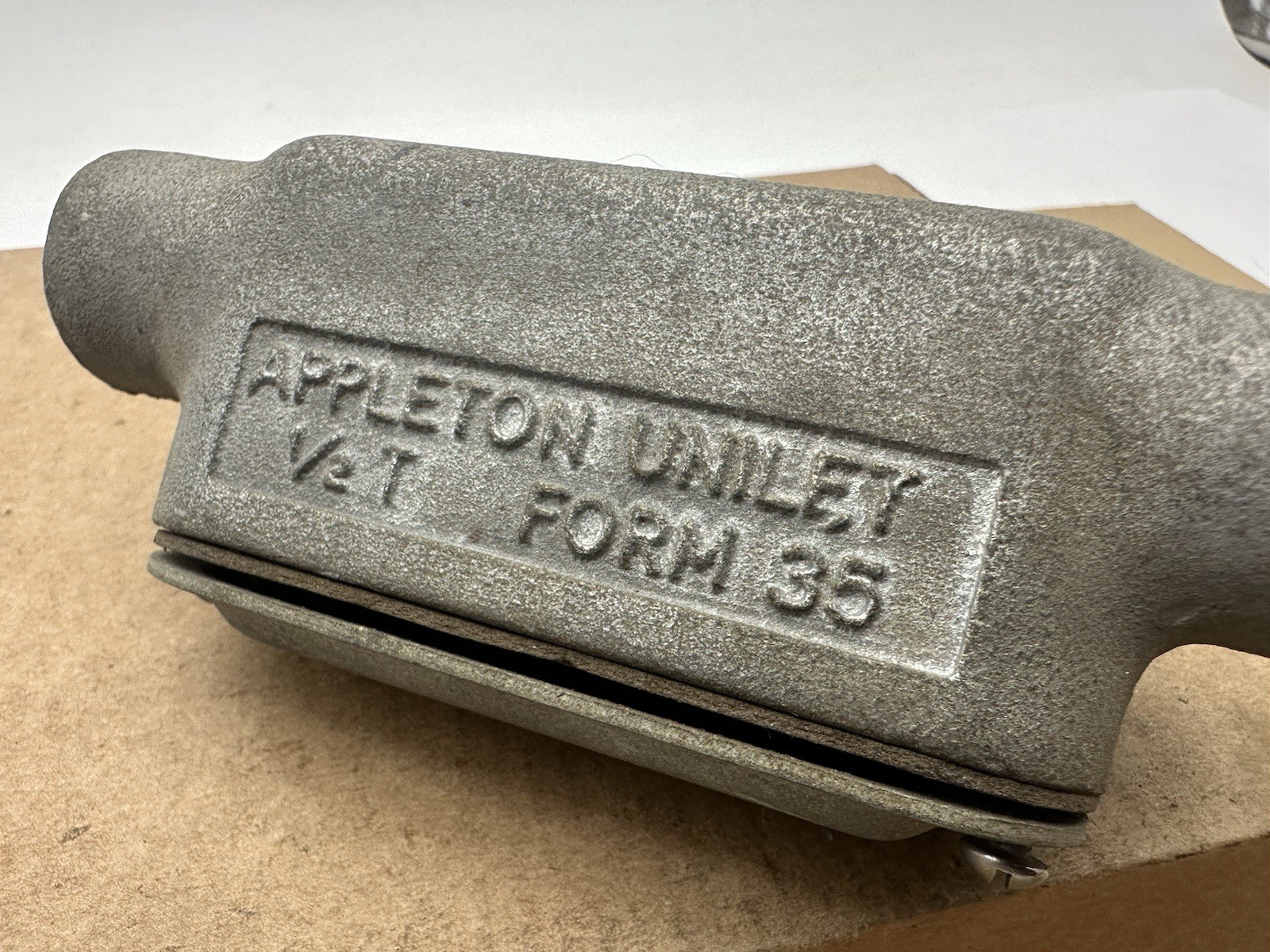 Appleton 1/2″ Mall Iron Form 35 Unilets 1/2 T No Box – Appears Possibly Unused