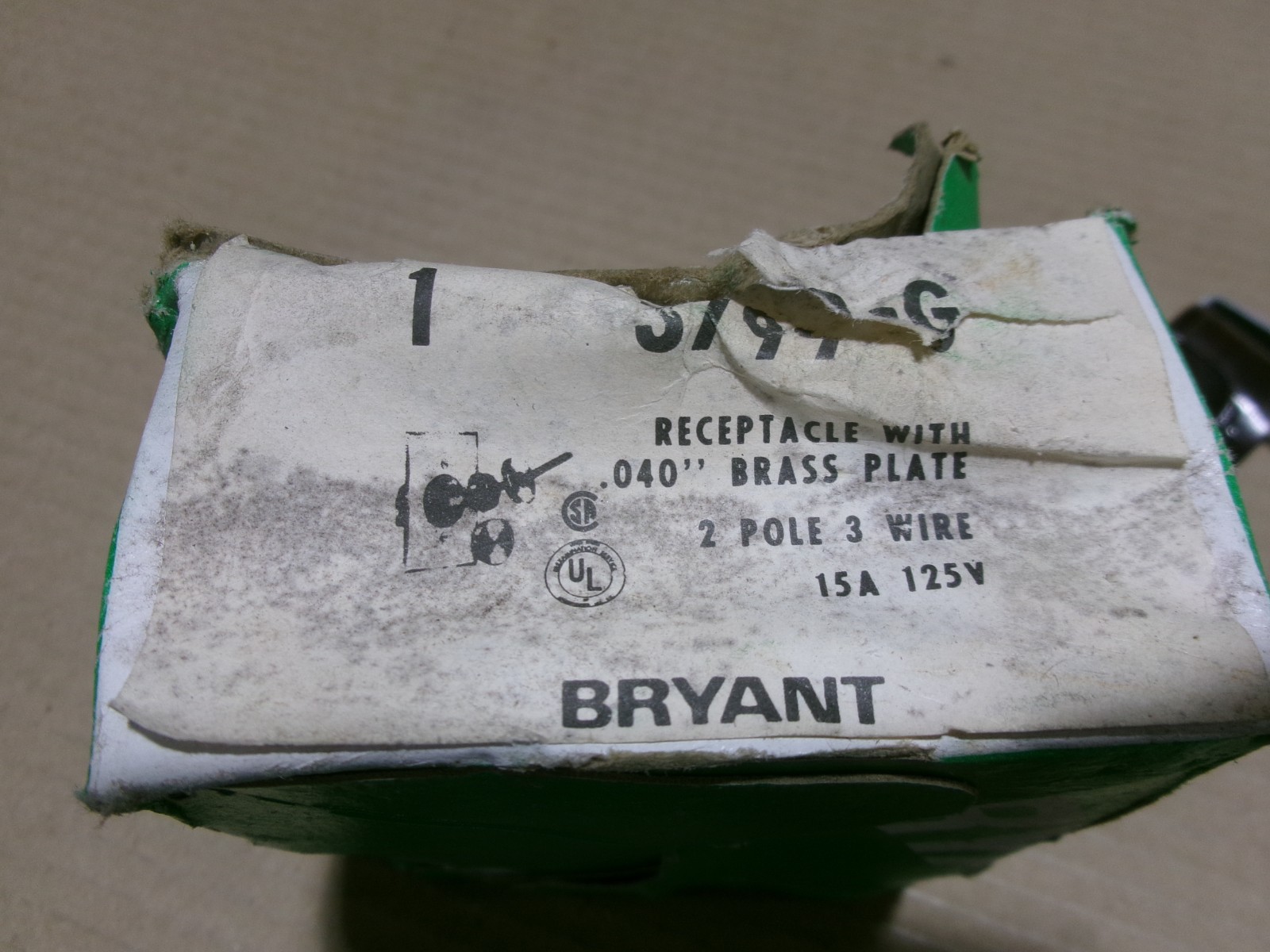 Bryant 3799-G Single Receptacle 15A 125V 2 Pole 3 Wire AK