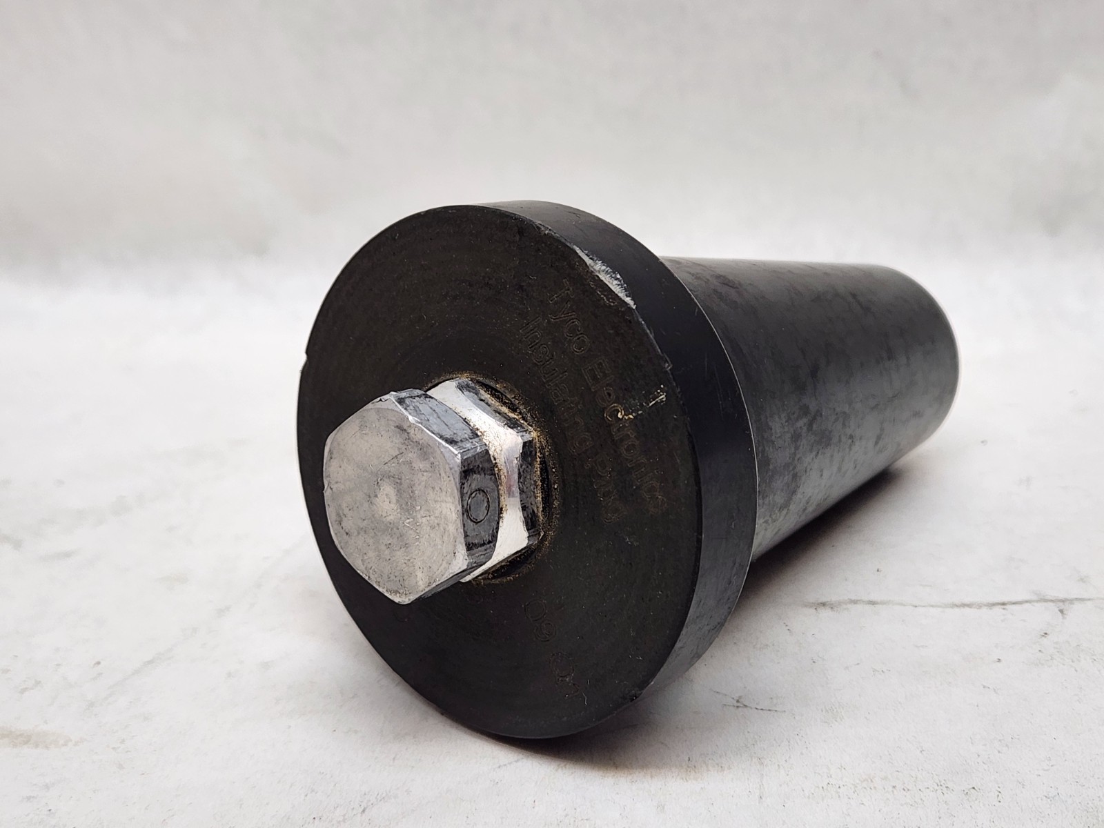 USED – Tyco Electronics Deadbreak Insulating Plug 21.1kV-GND