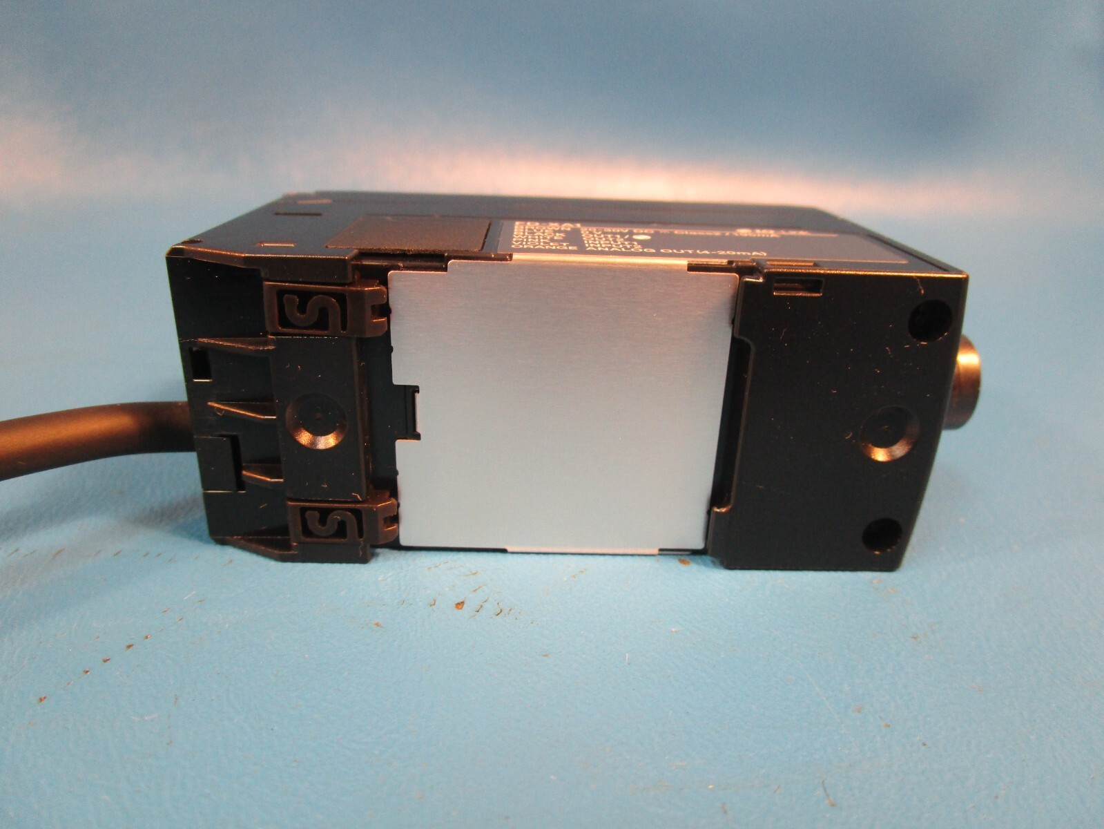 Keyence FDXA1 ClampOn Micro Flow Sensor Controller DIN Rail Type G2U