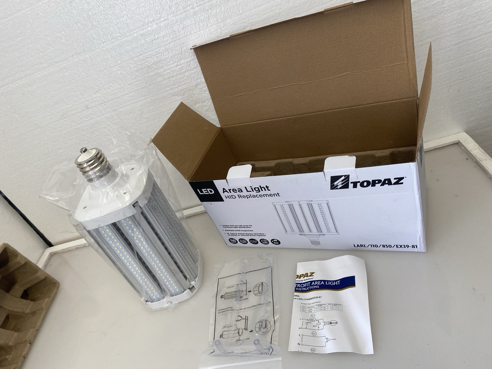 NEW 72732 Topaz 110W LED Area Light HID Replacement EX39 LARL/110/850/EX39-81