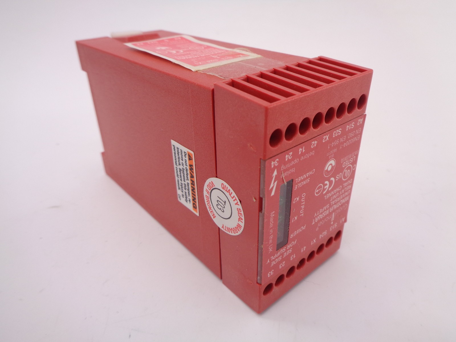 ALLEN BRADLEY 440R-C23017 SER. A 24VAC/DC (WH) NSMP