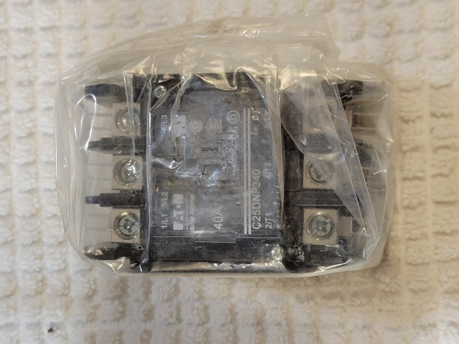 Eaton C25DNF340A 600V 40/60A Contactor New in Box style D125DNF340A Series D1