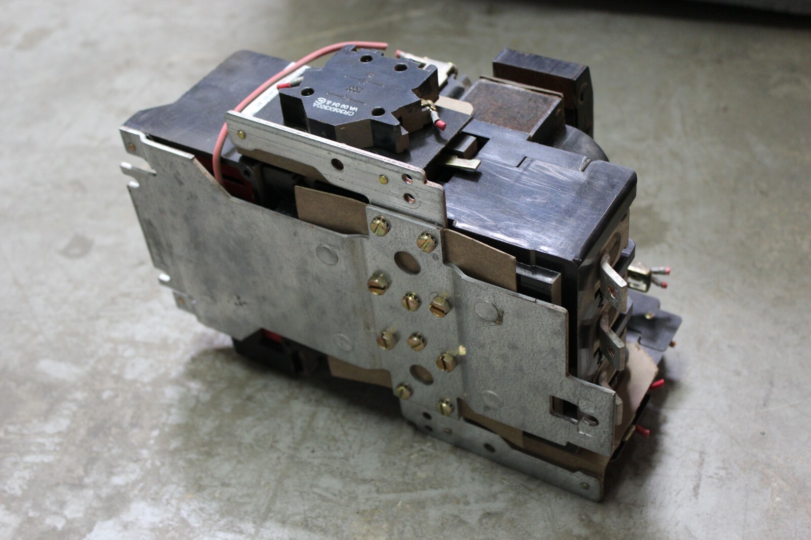 GE – GENERAL ELECTRIC – CR305E002AYH NEMA SIZE 3 90 AMP MOTOR STARTER