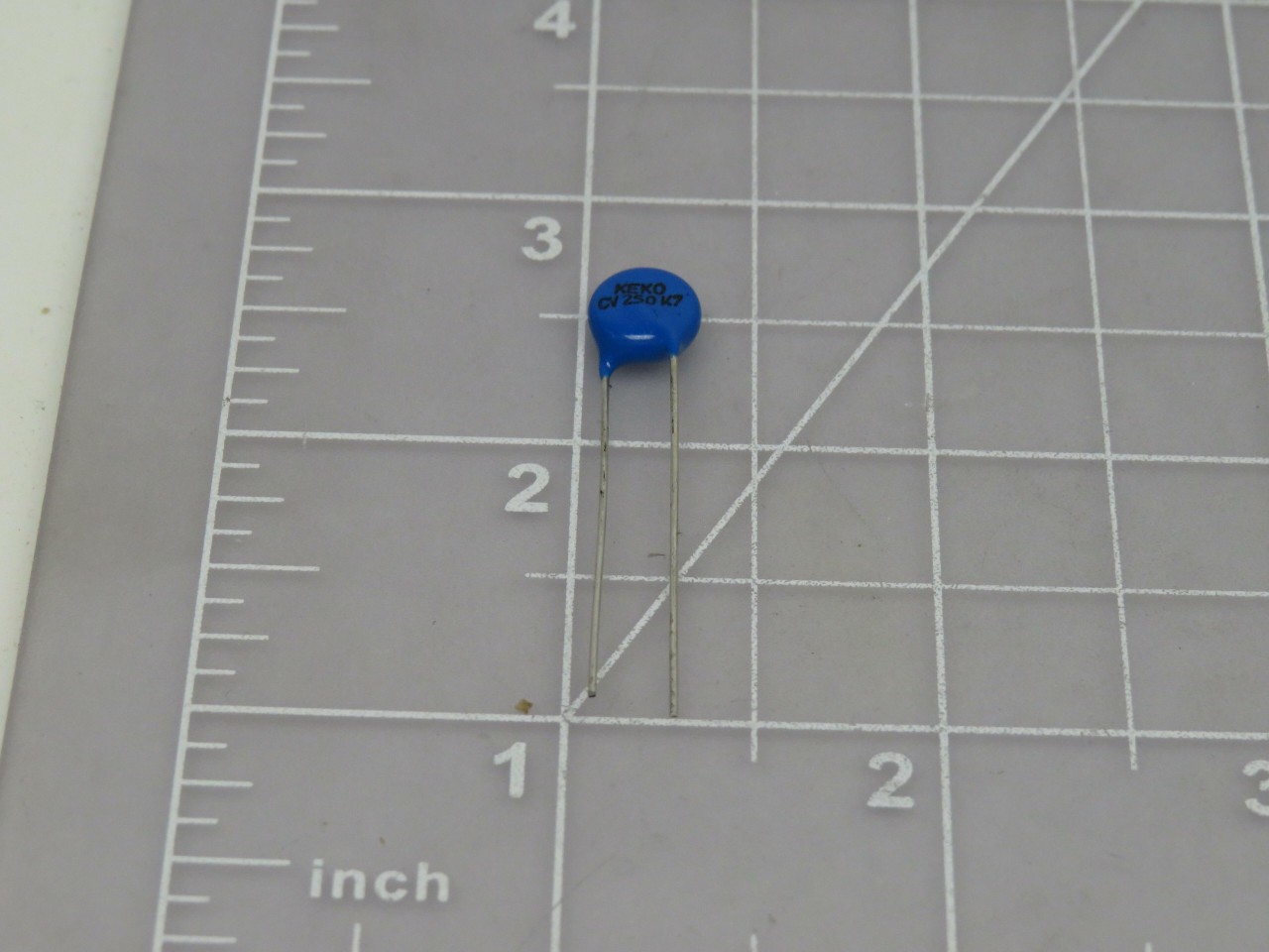 LOT OF 800 STACKPOLE ELECTRONICS CV250K07B VARISTORS MOV 250VAC/320VDC 1200A 390