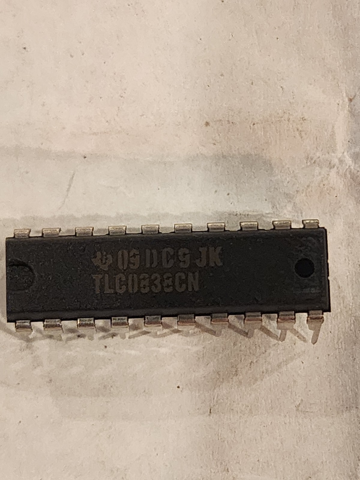 Texas Instruments TLC0838CN 8 Bit Analog To Digital Convertor. 80pcs. #424